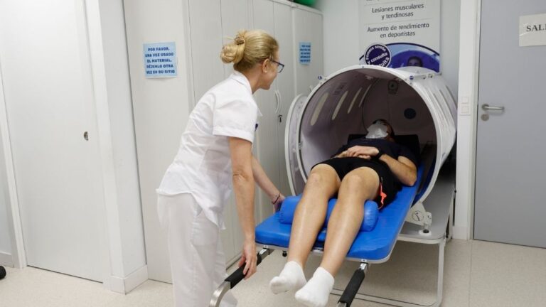 Cámara hiperbárica en Toledo en Regenérate durante tratamiento de oxigenoterapia hiperbárica