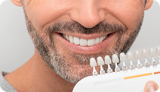 Blanqueamiento dental profesional en clínica